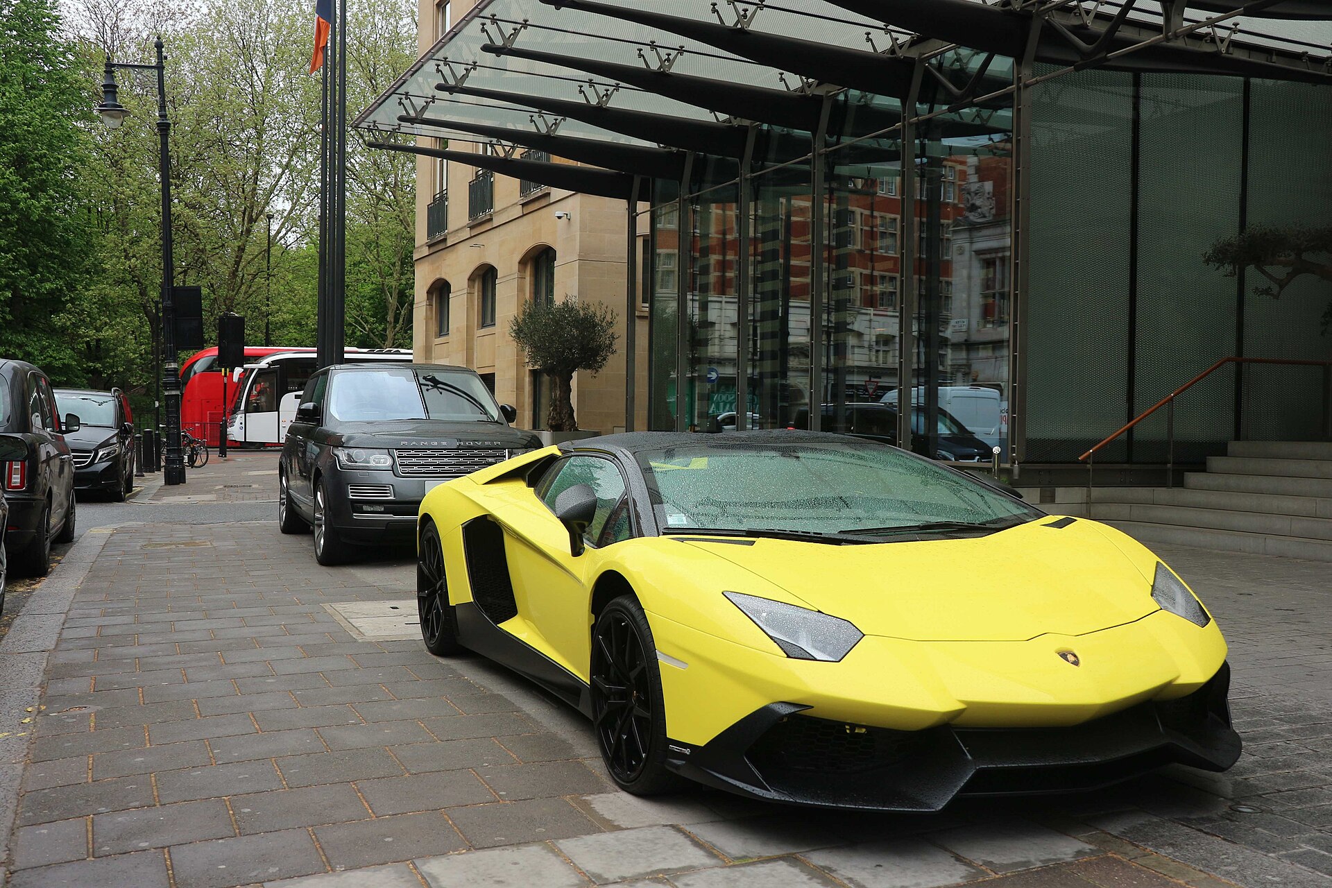 Lamborghini Aventador — флагман 2010-х